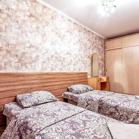 411 Вместительные апартаменты в центре Отлично подходят для командированных и туристов Алматы Экстерьер фото